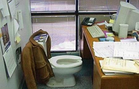 voici le nouveau bureau de notre belphy !!!!! meme plus besoin de sortir