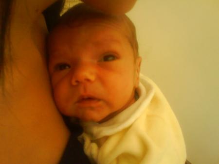 heuuuu marraine laisse moi te regarder !!!!! tu sais que tu es mignone toi !!!!!