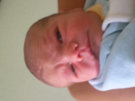 heuu j'essaie d'ouvrir mes petits yeux