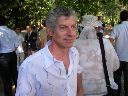 jean-paul mon beau frere, le joyeux drille de la famille, garde ton humour surtout bisousssssss on t'aime tres fort